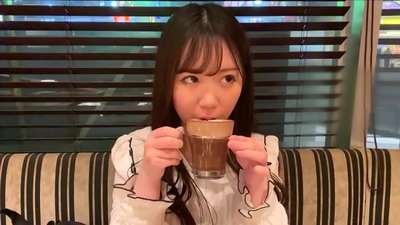 Ishamwari yaiva yechikwata chimwe chete payunivhesiti. Uye ndiye musikana anoyevedza zvikuru muchikwata ichi. Iyi imhepo yeJapan inoyevedza.